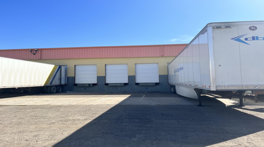 5305 Santa Maria Ave, Laredo, Texas 78040, 1 Bedroom Bedrooms, 1 Room Rooms,1 BathroomBathrooms,Commercial/industrial,For Rent,5305 Santa Maria Ave,20262850
