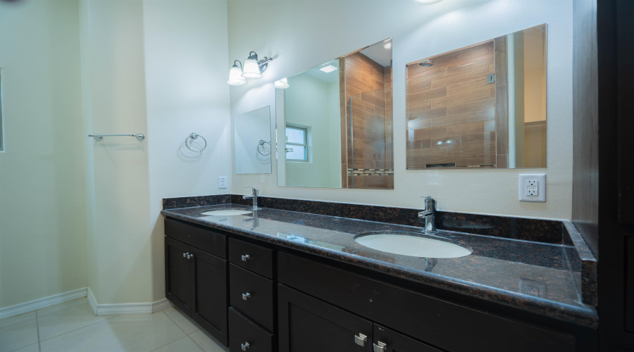 1521 Riddle Dr, Laredo, Texas 78046, 3 Bedrooms Bedrooms, 5 Rooms Rooms,2 BathroomsBathrooms,Residential,For Sale,1521 Riddle Dr,20262853