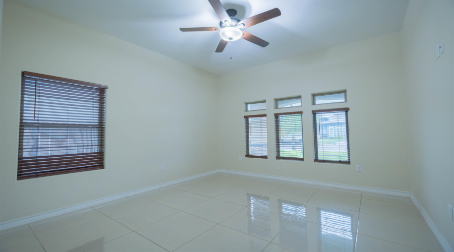 1521 Riddle Dr, Laredo, Texas 78046, 3 Bedrooms Bedrooms, 5 Rooms Rooms,2 BathroomsBathrooms,Residential,For Sale,1521 Riddle Dr,20262853