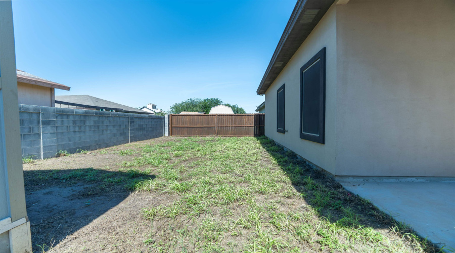 1521 Riddle Dr, Laredo, Texas 78046, 3 Bedrooms Bedrooms, 5 Rooms Rooms,2 BathroomsBathrooms,Residential,For Sale,1521 Riddle Dr,20262853
