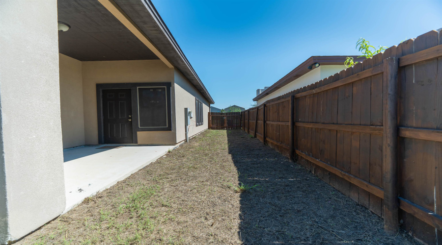 1521 Riddle Dr, Laredo, Texas 78046, 3 Bedrooms Bedrooms, 5 Rooms Rooms,2 BathroomsBathrooms,Residential,For Sale,1521 Riddle Dr,20262853