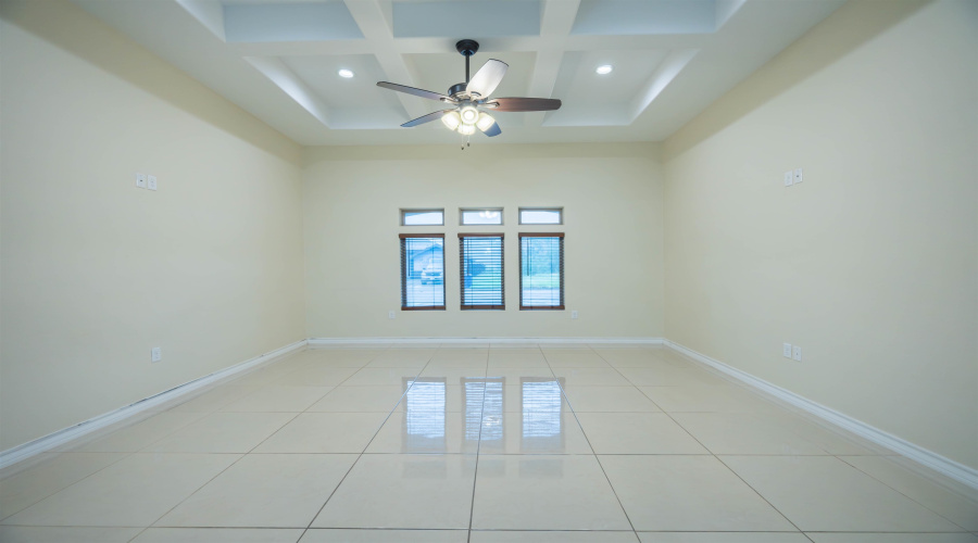 1521 Riddle Dr, Laredo, Texas 78046, 3 Bedrooms Bedrooms, 5 Rooms Rooms,2 BathroomsBathrooms,Residential,For Sale,1521 Riddle Dr,20262853