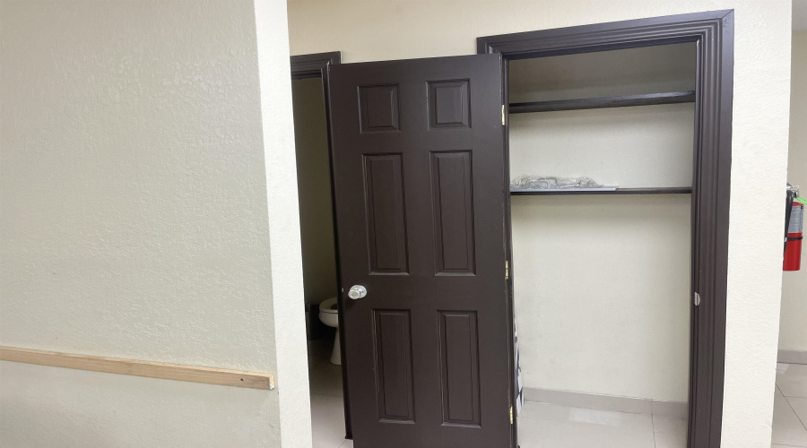 5305 Santa Maria Ave, Laredo, Texas 78040, 1 Bedroom Bedrooms, ,2 BathroomsBathrooms,Commercial/industrial,For Rent,5305 Santa Maria Ave,20262854