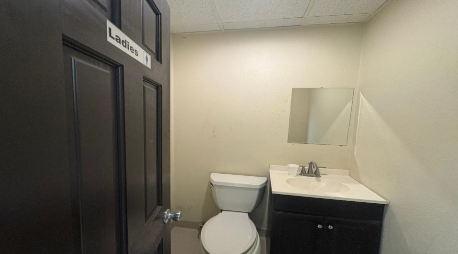 5305 Santa Maria Ave, Laredo, Texas 78040, 1 Bedroom Bedrooms, ,2 BathroomsBathrooms,Commercial/industrial,For Rent,5305 Santa Maria Ave,20262854