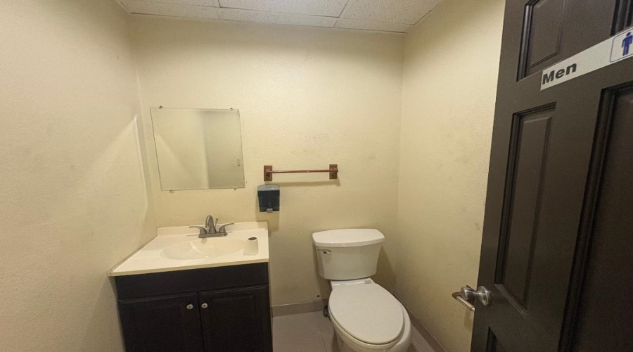 5305 Santa Maria Ave, Laredo, Texas 78040, 1 Bedroom Bedrooms, ,2 BathroomsBathrooms,Commercial/industrial,For Rent,5305 Santa Maria Ave,20262854