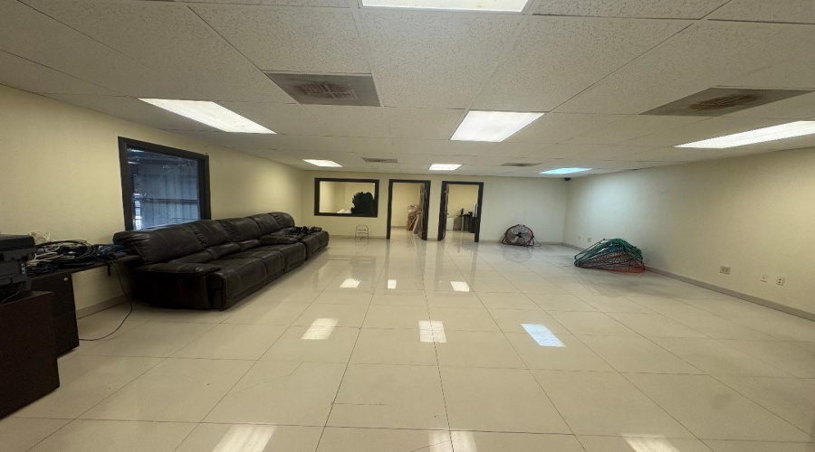 5305 Santa Maria Ave, Laredo, Texas 78040, 1 Bedroom Bedrooms, ,2 BathroomsBathrooms,Commercial/industrial,For Rent,5305 Santa Maria Ave,20262854