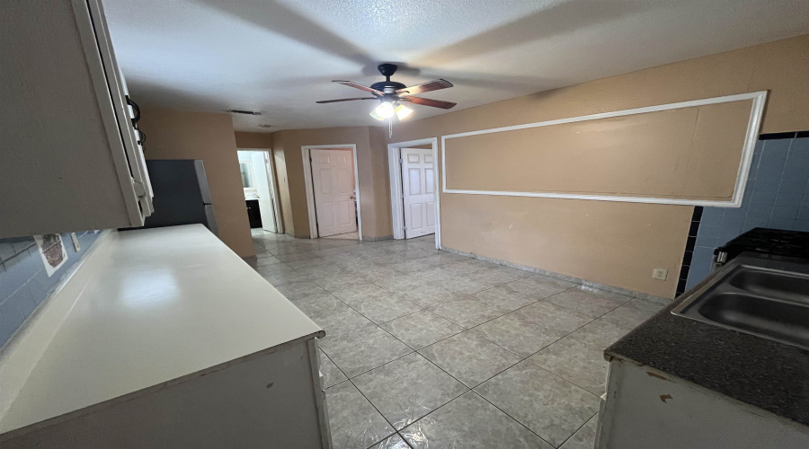 207 Stone Ave, Laredo, Texas 78040, ,Multi-family,For Sale,207 Stone Ave,20262855