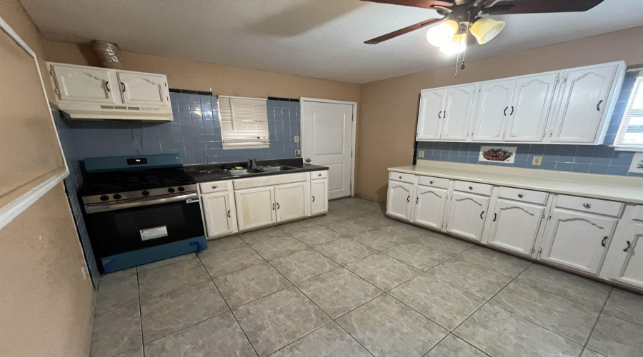 207 Stone Ave, Laredo, Texas 78040, ,Multi-family,For Sale,207 Stone Ave,20262855