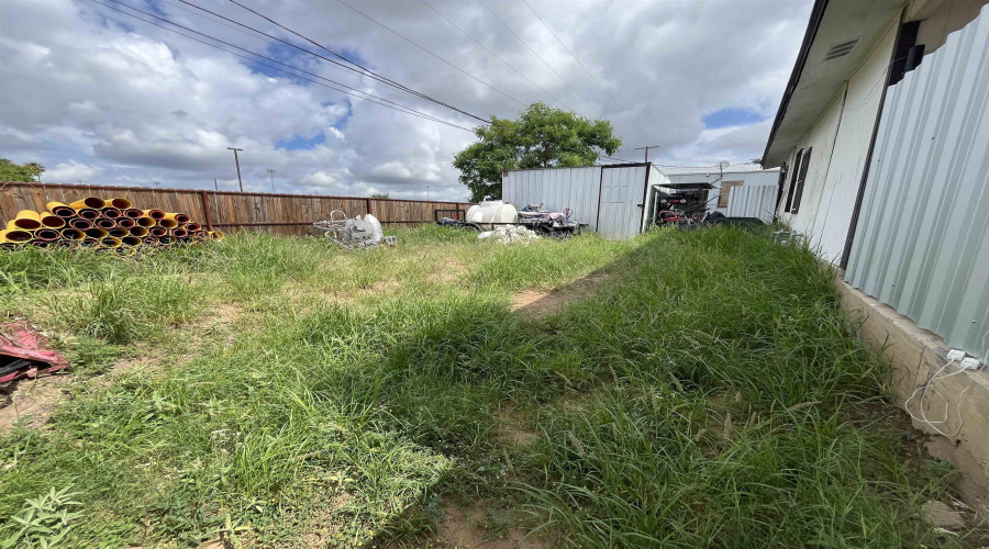207 Stone Ave, Laredo, Texas 78040, ,Multi-family,For Sale,207 Stone Ave,20262855
