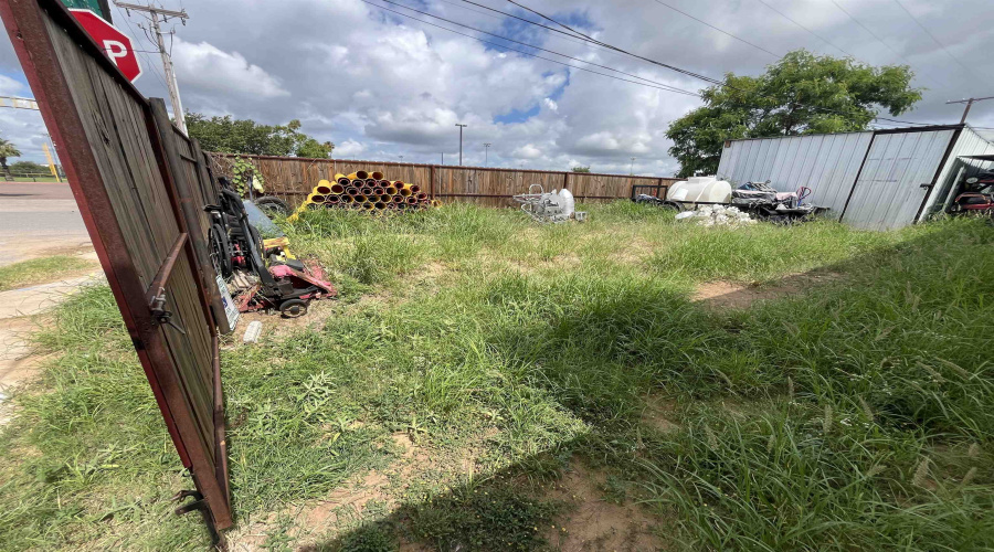 207 Stone Ave, Laredo, Texas 78040, ,Multi-family,For Sale,207 Stone Ave,20262855