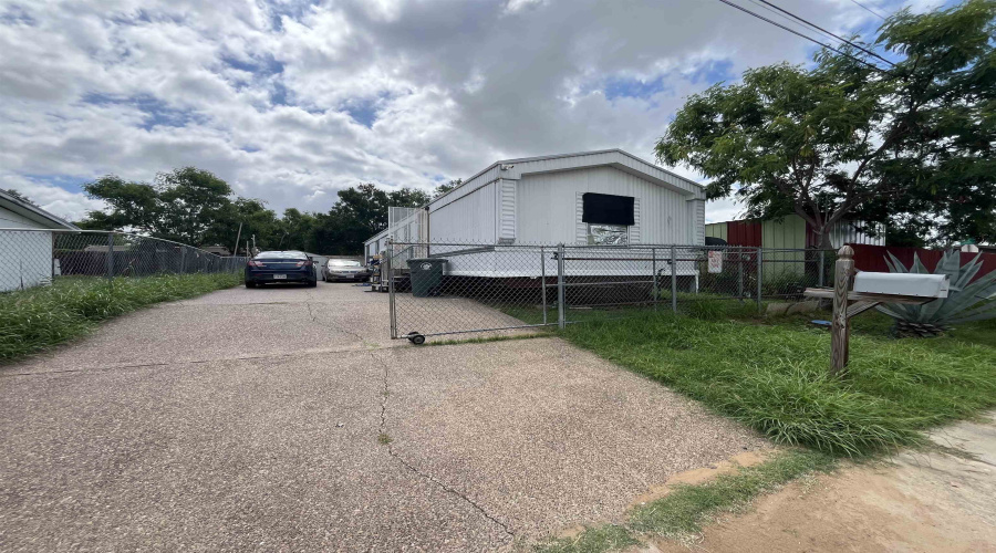 207 Stone Ave, Laredo, Texas 78040, ,Multi-family,For Sale,207 Stone Ave,20262855