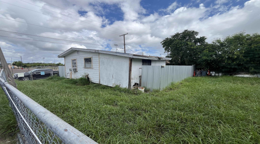 207 Stone Ave, Laredo, Texas 78040, ,Multi-family,For Sale,207 Stone Ave,20262855