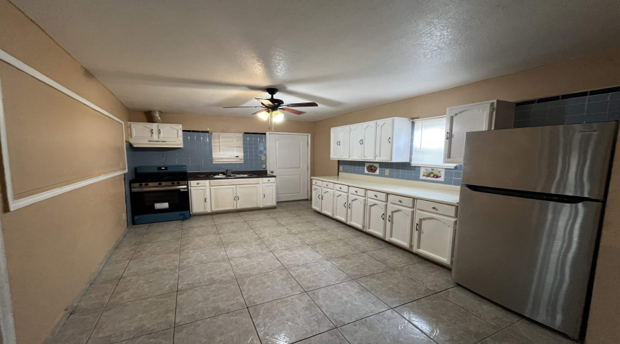 207 Stone Ave, Laredo, Texas 78040, ,Multi-family,For Sale,207 Stone Ave,20262855