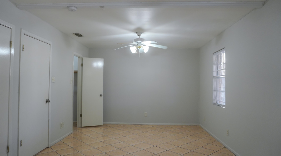 9617 Mallard Lp, LAREDO, Texas 78045, 4 Bedrooms Bedrooms, 5 Rooms Rooms,2 BathroomsBathrooms,Residential,For Sale,9617 Mallard Lp,20262857