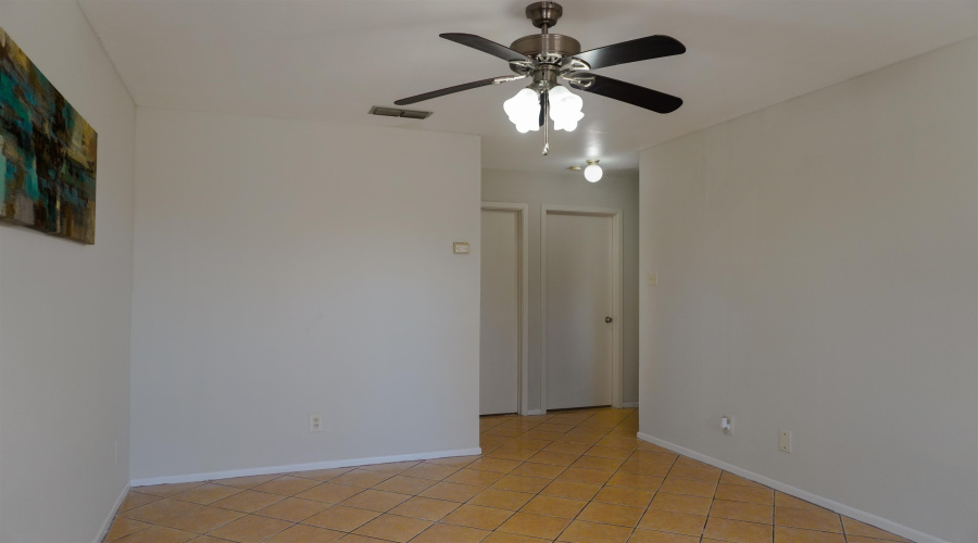 9617 Mallard Lp, LAREDO, Texas 78045, 4 Bedrooms Bedrooms, 5 Rooms Rooms,2 BathroomsBathrooms,Residential,For Sale,9617 Mallard Lp,20262857
