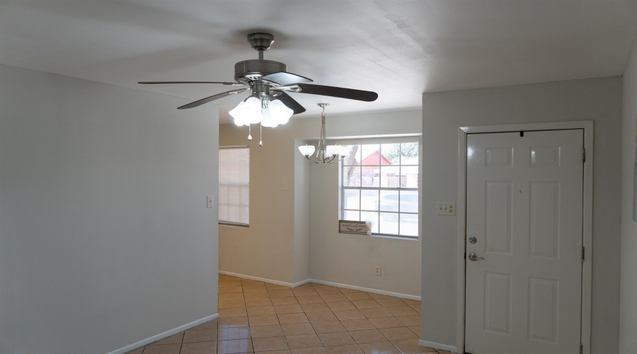 9617 Mallard Lp, LAREDO, Texas 78045, 4 Bedrooms Bedrooms, 5 Rooms Rooms,2 BathroomsBathrooms,Residential,For Sale,9617 Mallard Lp,20262857