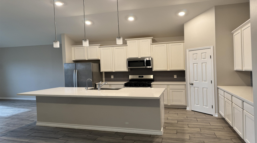 813 Pausa Dr., Laredo, Texas 78045, 5 Bedrooms Bedrooms, 7 Rooms Rooms,3 BathroomsBathrooms,Residential,For Sale,813 Pausa Dr.,20262858
