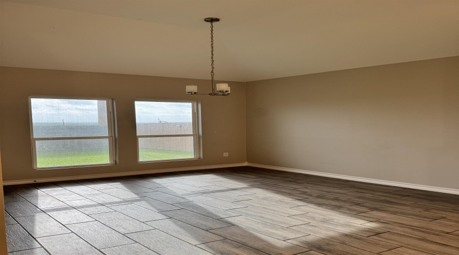 813 Pausa Dr., Laredo, Texas 78045, 5 Bedrooms Bedrooms, 7 Rooms Rooms,3 BathroomsBathrooms,Residential,For Sale,813 Pausa Dr.,20262858