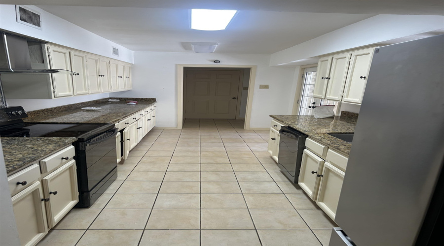108 Martingale Ln, Laredo, Texas 78045, 4 Bedrooms Bedrooms, 8 Rooms Rooms,3 BathroomsBathrooms,Residential,For Rent,108 Martingale Ln,20262863