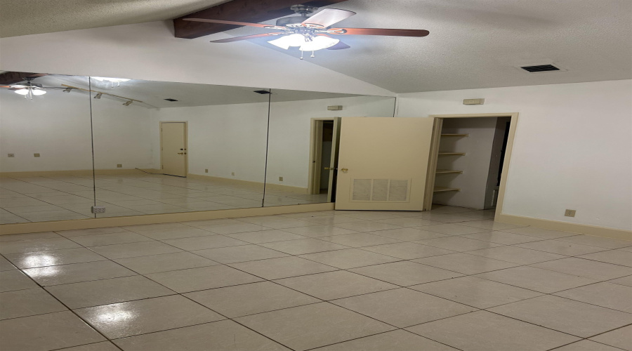 108 Martingale Ln, Laredo, Texas 78045, 4 Bedrooms Bedrooms, 8 Rooms Rooms,3 BathroomsBathrooms,Residential,For Rent,108 Martingale Ln,20262863