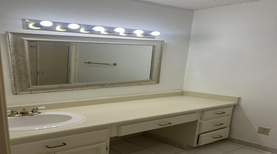 108 Martingale Ln, Laredo, Texas 78045, 4 Bedrooms Bedrooms, 8 Rooms Rooms,3 BathroomsBathrooms,Residential,For Rent,108 Martingale Ln,20262863