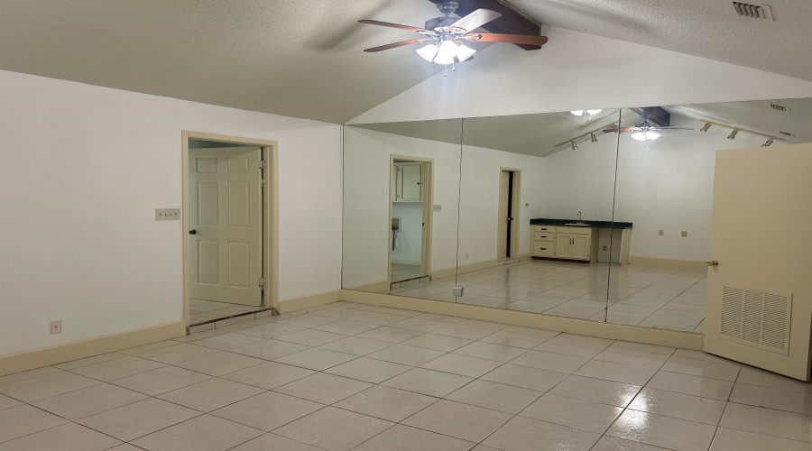 108 Martingale Ln, Laredo, Texas 78045, 4 Bedrooms Bedrooms, 8 Rooms Rooms,3 BathroomsBathrooms,Residential,For Rent,108 Martingale Ln,20262863