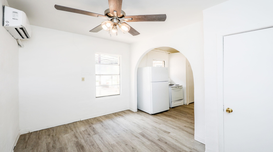 1402 Corpus Christi St, Laredo, Texas 78040, 1 Bedroom Bedrooms, 2 Rooms Rooms,1 BathroomBathrooms,Residential,For Rent,1402 Corpus Christi St,20262864