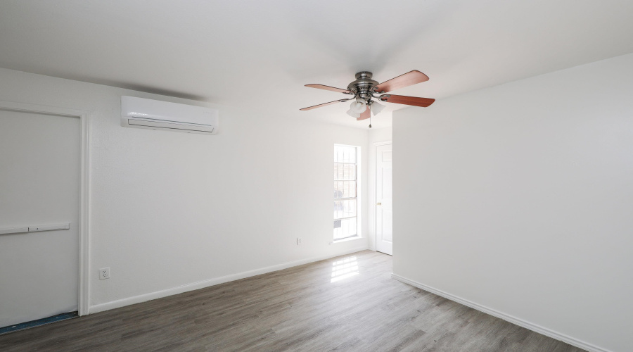 1402 Corpus Christi St, Laredo, Texas 78040, 1 Bedroom Bedrooms, 2 Rooms Rooms,1 BathroomBathrooms,Residential,For Rent,1402 Corpus Christi St,20262865