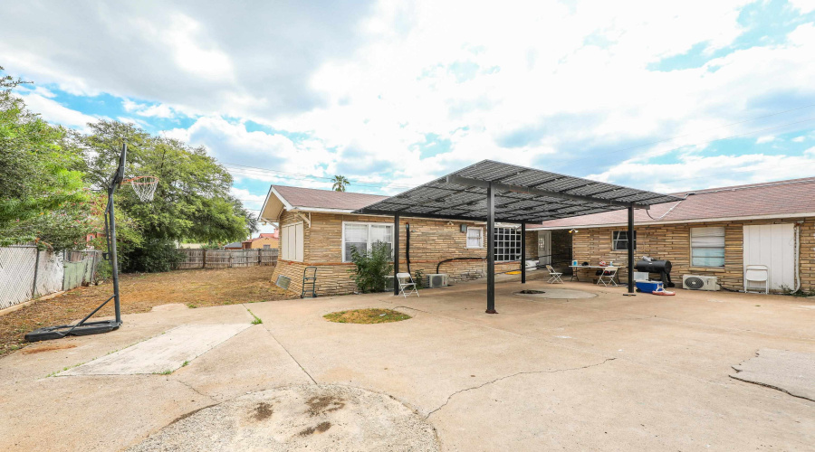 1402 Corpus Christi St, Laredo, Texas 78040, 1 Bedroom Bedrooms, 2 Rooms Rooms,1 BathroomBathrooms,Residential,For Rent,1402 Corpus Christi St,20262865