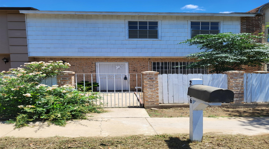 2526 Montgomery St, Laredo, Texas 78043, 2 Bedrooms Bedrooms, 5 Rooms Rooms,2 BathroomsBathrooms,Residential,For Sale,2526 Montgomery St,20262866