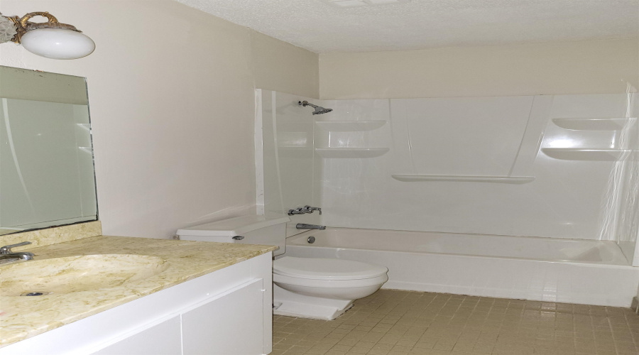 2526 Montgomery St, Laredo, Texas 78043, 2 Bedrooms Bedrooms, 5 Rooms Rooms,2 BathroomsBathrooms,Residential,For Sale,2526 Montgomery St,20262866
