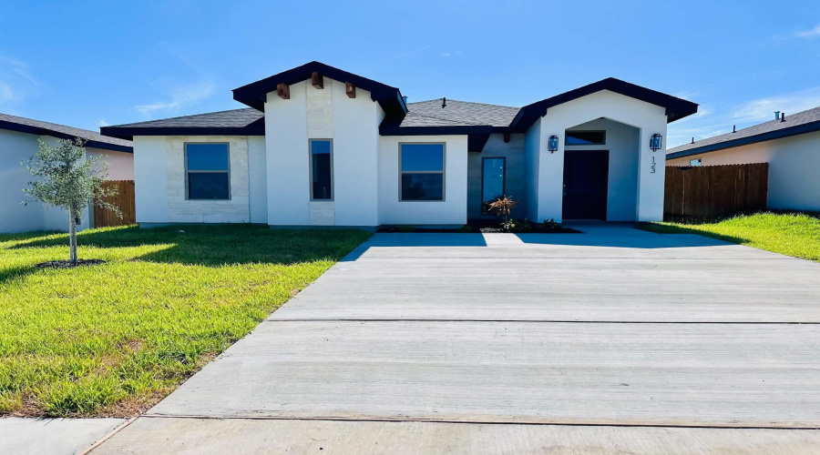 123 Faith Dr., Laredo, Texas 78043, 4 Bedrooms Bedrooms, 6 Rooms Rooms,2 BathroomsBathrooms,Residential,For Sale,123 Faith Dr.,20262868