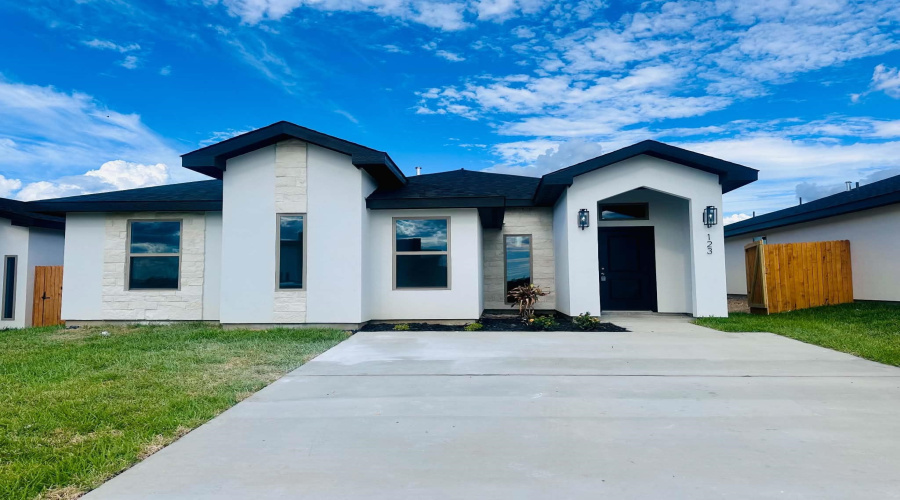 123 Faith Dr., Laredo, Texas 78043, 4 Bedrooms Bedrooms, 6 Rooms Rooms,2 BathroomsBathrooms,Residential,For Sale,123 Faith Dr.,20262868