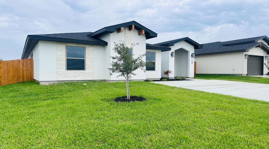 123 Faith Dr., Laredo, Texas 78043, 4 Bedrooms Bedrooms, 6 Rooms Rooms,2 BathroomsBathrooms,Residential,For Sale,123 Faith Dr.,20262868
