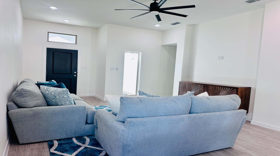 123 Faith Dr., Laredo, Texas 78043, 4 Bedrooms Bedrooms, 6 Rooms Rooms,2 BathroomsBathrooms,Residential,For Sale,123 Faith Dr.,20262868