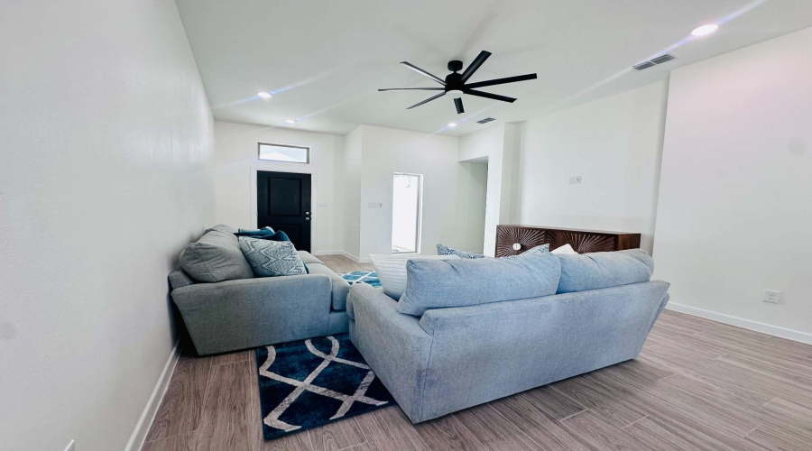 123 Faith Dr., Laredo, Texas 78043, 4 Bedrooms Bedrooms, 6 Rooms Rooms,2 BathroomsBathrooms,Residential,For Sale,123 Faith Dr.,20262868