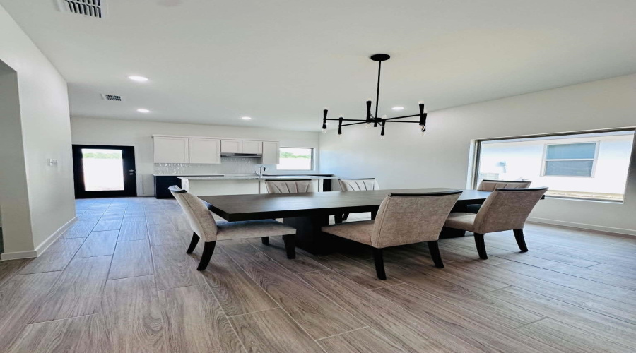 123 Faith Dr., Laredo, Texas 78043, 4 Bedrooms Bedrooms, 6 Rooms Rooms,2 BathroomsBathrooms,Residential,For Sale,123 Faith Dr.,20262868