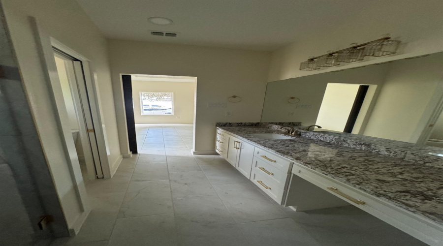 3504 San Agustin Ave, Laredo, Texas 78041, 4 Bedrooms Bedrooms, 6 Rooms Rooms,2 BathroomsBathrooms,Residential,For Rent,3504 San Agustin Ave,20262869