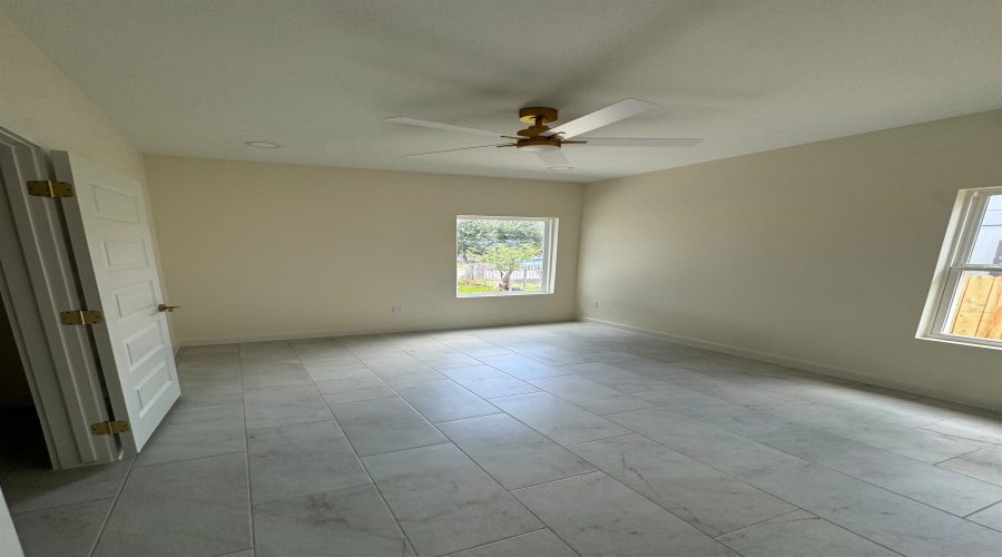 3504 San Agustin Ave, Laredo, Texas 78041, 4 Bedrooms Bedrooms, 6 Rooms Rooms,2 BathroomsBathrooms,Residential,For Rent,3504 San Agustin Ave,20262869