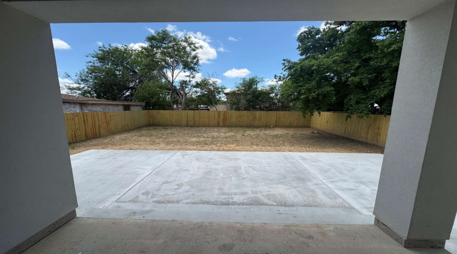 3504 San Agustin Ave, Laredo, Texas 78041, 4 Bedrooms Bedrooms, 6 Rooms Rooms,2 BathroomsBathrooms,Residential,For Rent,3504 San Agustin Ave,20262869