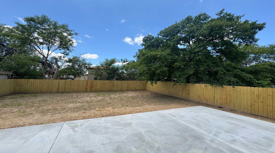 3504 San Agustin Ave, Laredo, Texas 78041, 4 Bedrooms Bedrooms, 6 Rooms Rooms,2 BathroomsBathrooms,Residential,For Rent,3504 San Agustin Ave,20262869