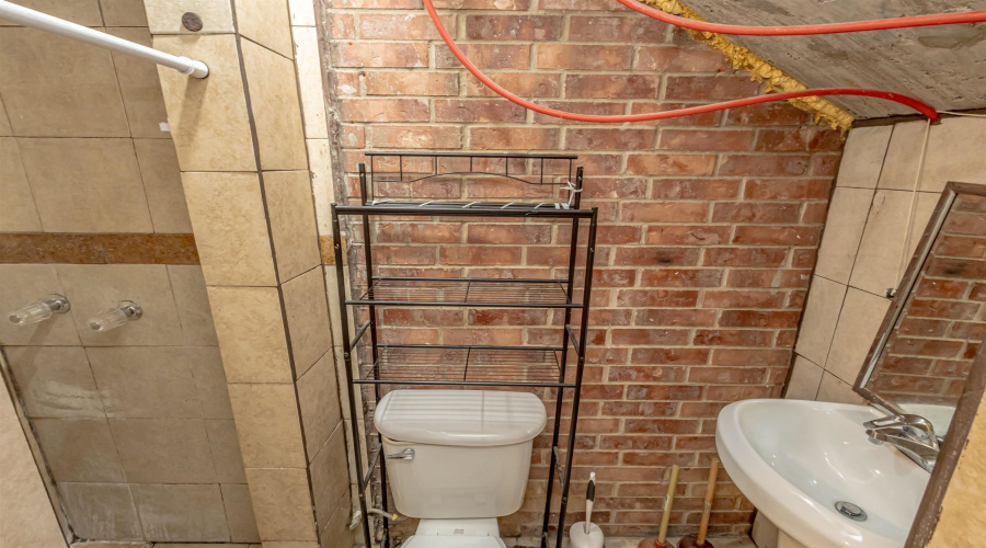 3012 St Isaac Lp, Laredo, Texas 78046, 6 Bedrooms Bedrooms, 8 Rooms Rooms,3 BathroomsBathrooms,Residential,For Sale,3012 St Isaac Lp,20262871