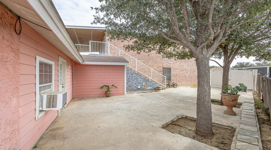 3012 St Isaac Lp, Laredo, Texas 78046, 6 Bedrooms Bedrooms, 8 Rooms Rooms,3 BathroomsBathrooms,Residential,For Sale,3012 St Isaac Lp,20262871