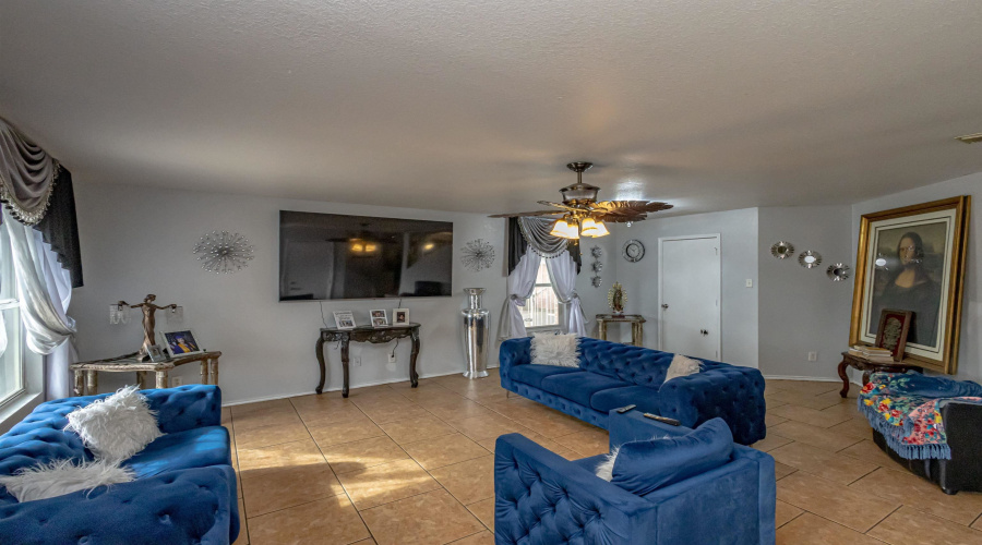3012 St Isaac Lp, Laredo, Texas 78046, 6 Bedrooms Bedrooms, 8 Rooms Rooms,3 BathroomsBathrooms,Residential,For Sale,3012 St Isaac Lp,20262871