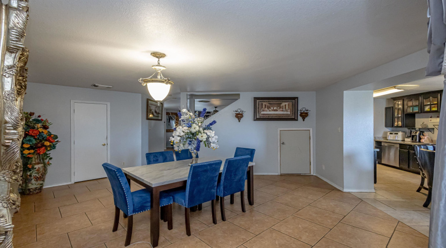 3012 St Isaac Lp, Laredo, Texas 78046, 6 Bedrooms Bedrooms, 8 Rooms Rooms,3 BathroomsBathrooms,Residential,For Sale,3012 St Isaac Lp,20262871