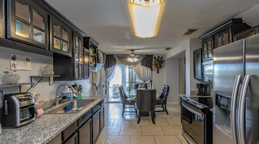 3012 St Isaac Lp, Laredo, Texas 78046, 6 Bedrooms Bedrooms, 8 Rooms Rooms,3 BathroomsBathrooms,Residential,For Sale,3012 St Isaac Lp,20262871