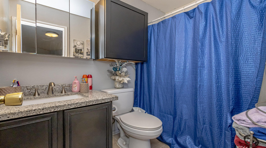 3012 St Isaac Lp, Laredo, Texas 78046, 6 Bedrooms Bedrooms, 8 Rooms Rooms,3 BathroomsBathrooms,Residential,For Sale,3012 St Isaac Lp,20262871