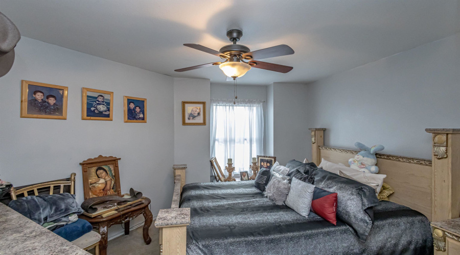 3012 St Isaac Lp, Laredo, Texas 78046, 6 Bedrooms Bedrooms, 8 Rooms Rooms,3 BathroomsBathrooms,Residential,For Sale,3012 St Isaac Lp,20262871