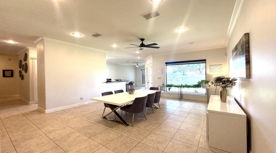 2609 Chardonnay Dr, LAREDO, Texas 78045, 3 Bedrooms Bedrooms, 8 Rooms Rooms,3 BathroomsBathrooms,Residential,For Sale,2609 Chardonnay Dr,20262872