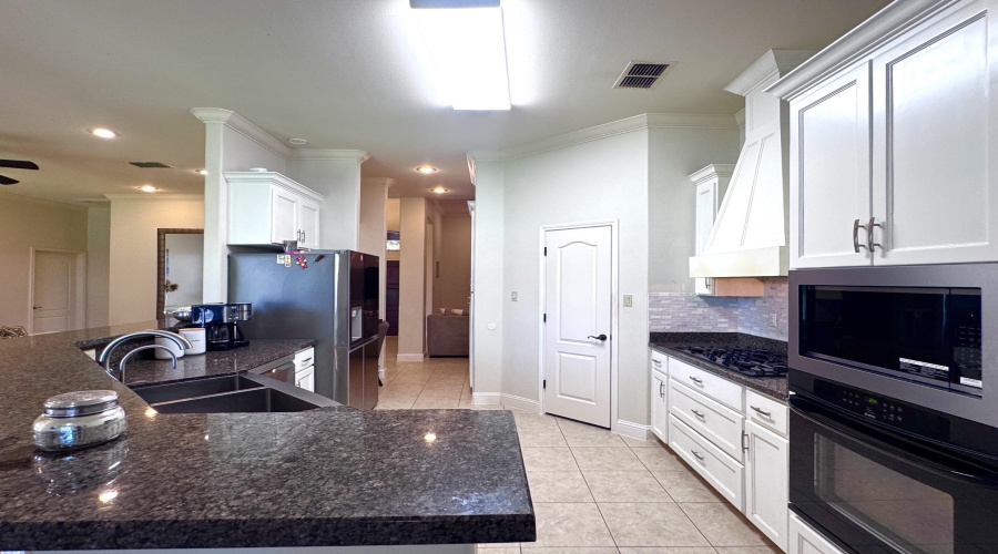 2609 Chardonnay Dr, LAREDO, Texas 78045, 3 Bedrooms Bedrooms, 8 Rooms Rooms,3 BathroomsBathrooms,Residential,For Sale,2609 Chardonnay Dr,20262872